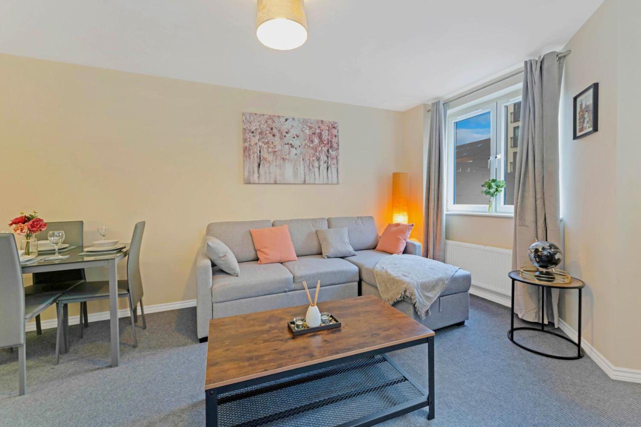 Modern & Spacious 2 Bedroom Serviced Apartment Next To Lochend Park - Private Underground Parking & Lift Available - Close To Edinburgh City Centre Екстериор снимка