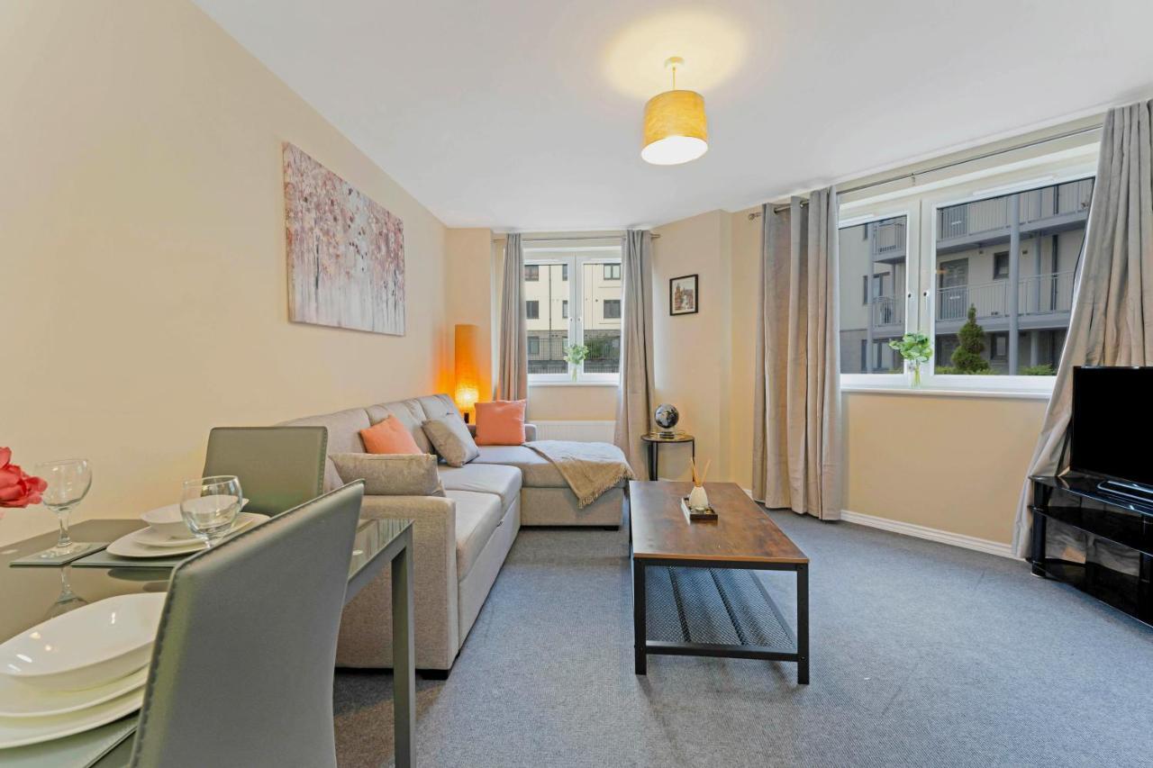 Modern & Spacious 2 Bedroom Serviced Apartment Next To Lochend Park - Private Underground Parking & Lift Available - Close To Edinburgh City Centre Екстериор снимка
