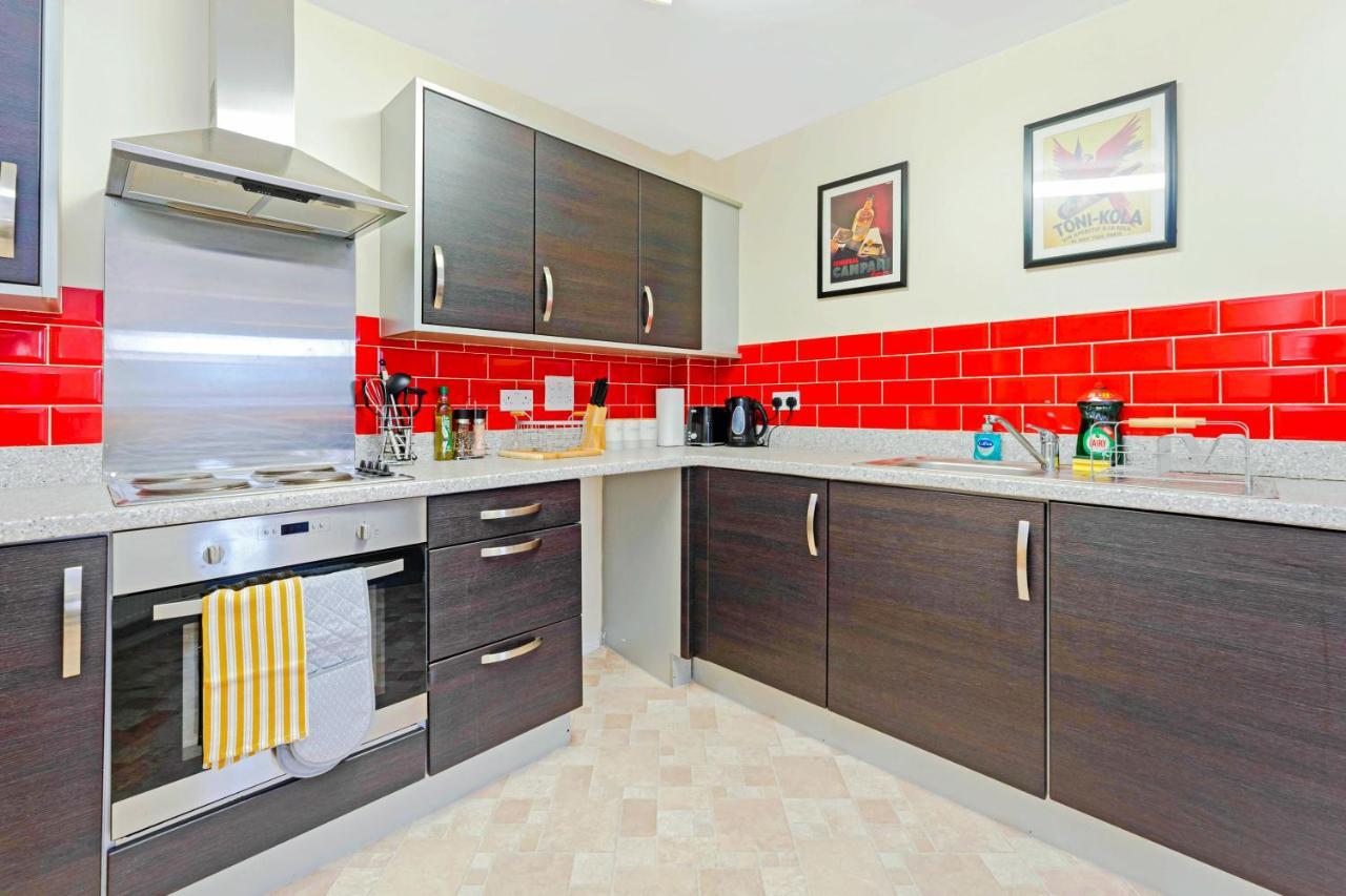 Modern & Spacious 2 Bedroom Serviced Apartment Next To Lochend Park - Private Underground Parking & Lift Available - Close To Edinburgh City Centre Екстериор снимка