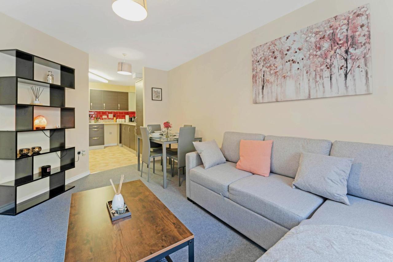 Modern & Spacious 2 Bedroom Serviced Apartment Next To Lochend Park - Private Underground Parking & Lift Available - Close To Edinburgh City Centre Екстериор снимка