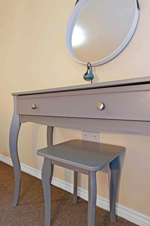 Modern & Spacious 2 Bedroom Serviced Apartment Next To Lochend Park - Private Underground Parking & Lift Available - Close To Edinburgh City Centre Екстериор снимка