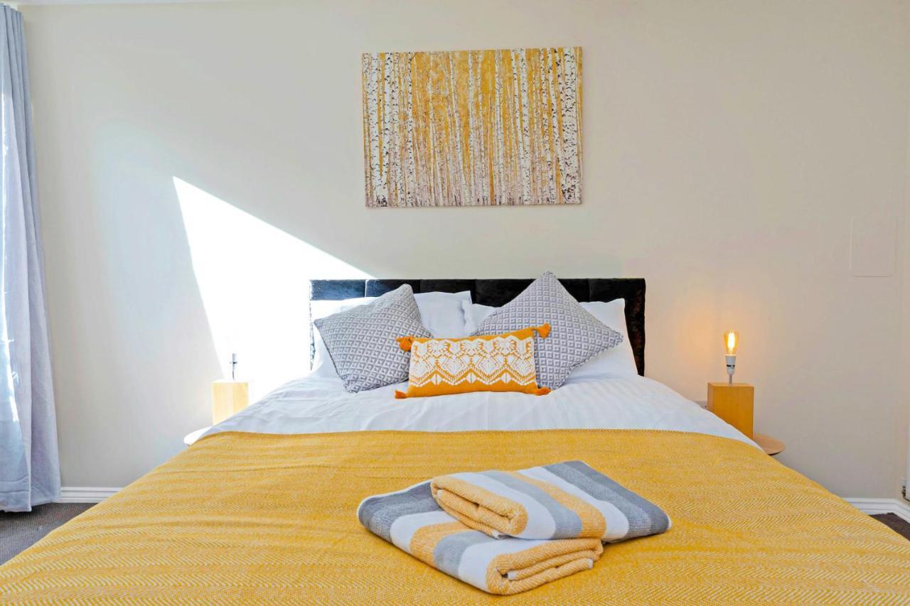 Modern & Spacious 2 Bedroom Serviced Apartment Next To Lochend Park - Private Underground Parking & Lift Available - Close To Edinburgh City Centre Екстериор снимка