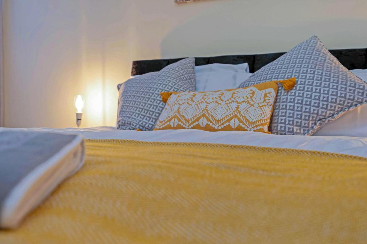 Modern & Spacious 2 Bedroom Serviced Apartment Next To Lochend Park - Private Underground Parking & Lift Available - Close To Edinburgh City Centre Екстериор снимка