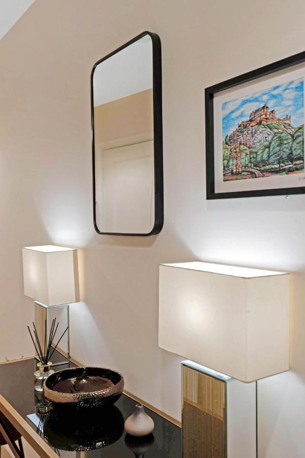 Modern & Spacious 2 Bedroom Serviced Apartment Next To Lochend Park - Private Underground Parking & Lift Available - Close To Edinburgh City Centre Екстериор снимка